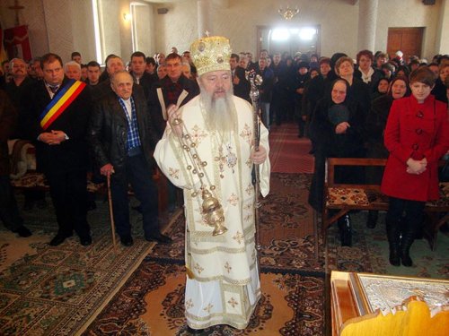 IPS Mitropolit Andrei a liturghisit în Parohia Cojocna