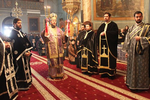Liturghia Darurilor la Catedrala arhiepiscopală din Râmnic