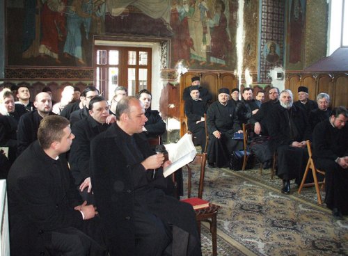 Întruniri preoţeşti în trei protopopiate din Mitropolia Moldovei şi Bucovinei