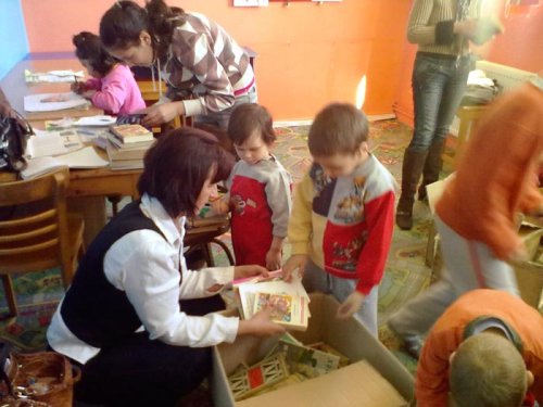 Cărţi pentru copiii nevoiaşi din Târgu Jiu