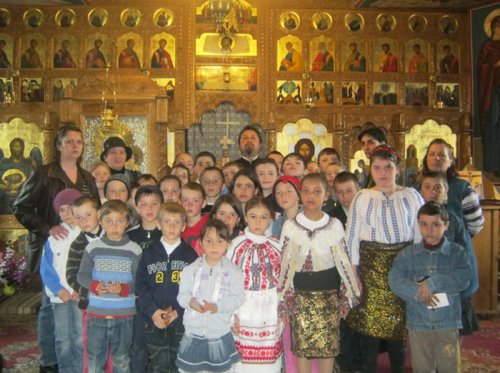Activităţi religioase pentru elevi în parohia Ghilăneşti