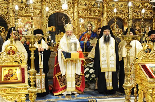 La sărbătoarea Învierii Domnului, Lumina Sfântă de la Ierusalim va fi adusă în România