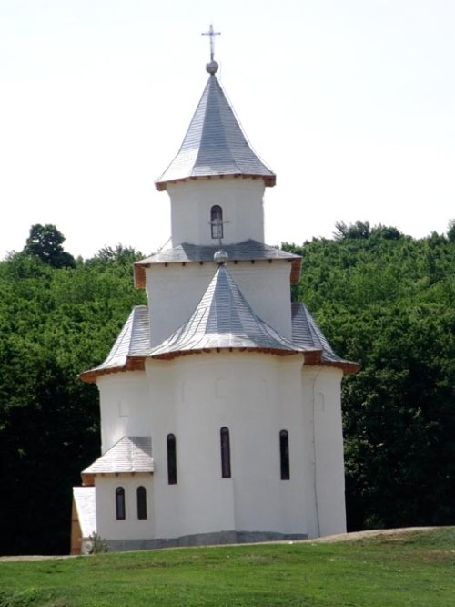 Preasfinţitul Corneliu va târnosi două biserici în Protopopiatul Bârlad