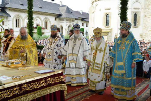 Liturghie arhierească la hramul Mănăstirii Putna