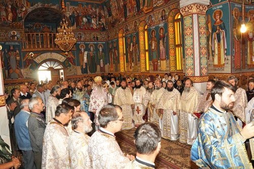 IPS Teofan: „Să fim precum Sfântul Ierarh Varlaam, mitropolitul Moldovei“