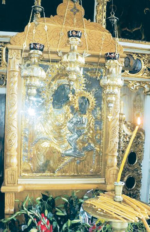 Icoana Maicii Domnului de la Mănăstirea Bujoreni, la hramul parohiei Stroeşti