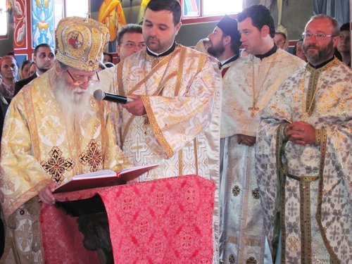 Binecuvântări arhiereşti în trei parohii ale Moldovei