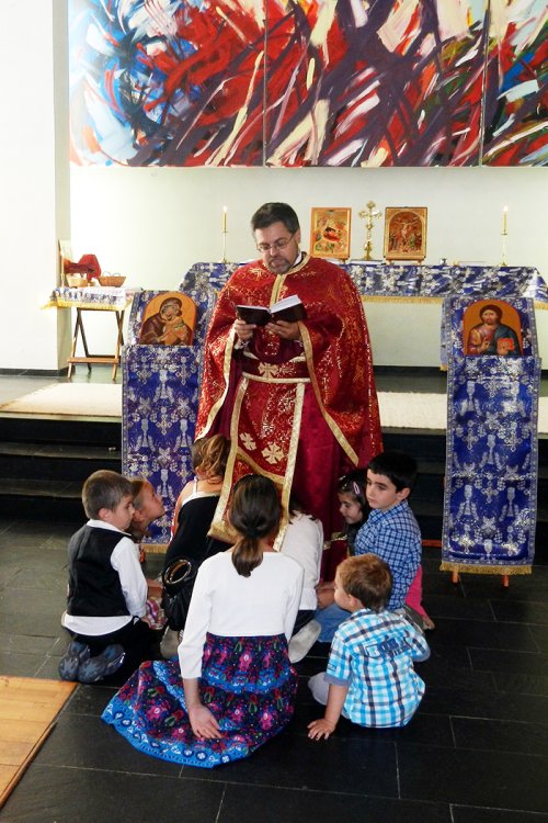 Taina Sfântului Maslu şi binecuvântare pentru şcolari în parohia din Feldkirch, Austria