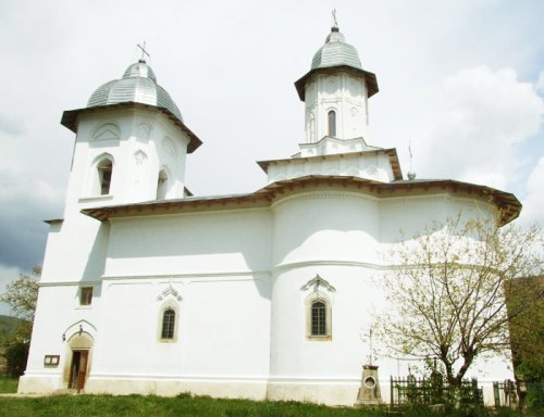 Resfinţirea Bisericii „Buna Vestire“ - Răducanu, din Târgu Ocna