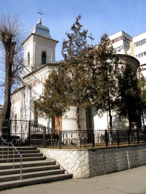Dublă sărbătoare la Biserica „Sfântul Ioan“ din Bacău