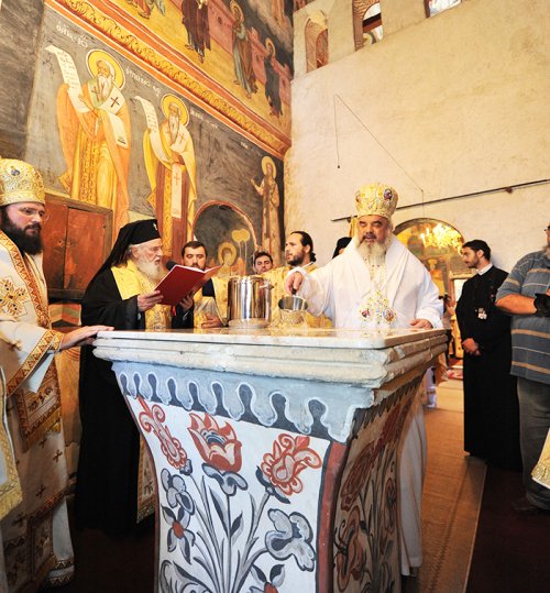 Hram şi resfinţire la Mănăstirea Snagov
