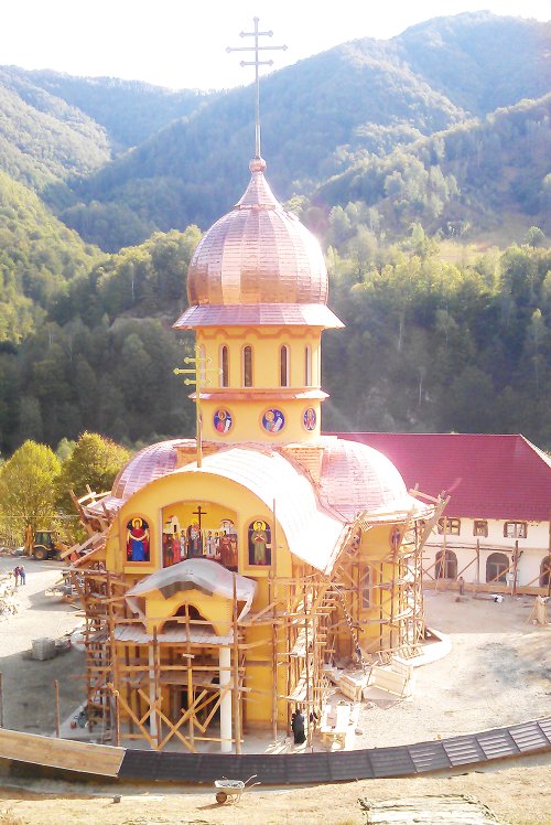 Biserica mănăstirii vâlcene Mălaia va fi târnosită