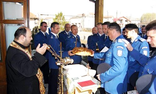 Jandarmii îşi sărbătoresc patronii spirituali