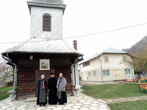 Doi teologi britanici, impresionaţi de viaţa duhovnicească din parohiile şi mănăstirile româneşti