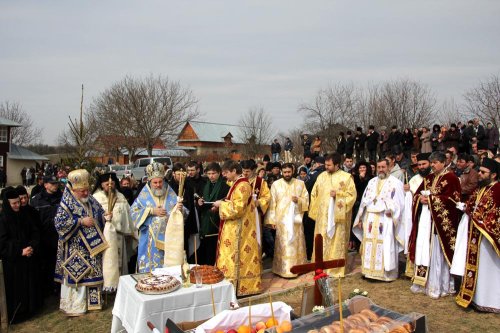 Arhiepiscopul Adrian Hriţcu a fost comemorat la Pogleţ
