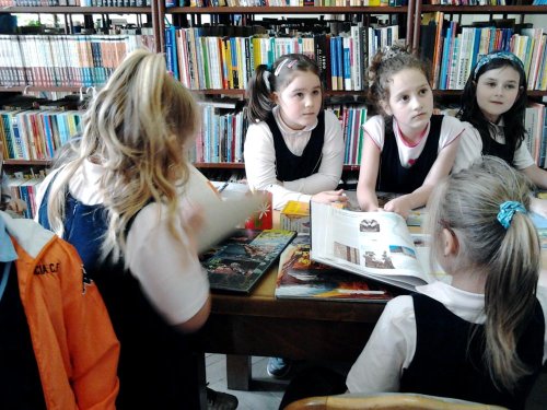 Activităţi la biblioteca Liceului Ortodox din Oradea