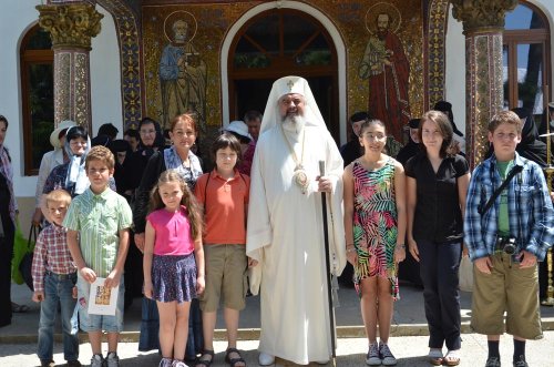 Patriarhul României la Mănăstirea Ţigăneşti