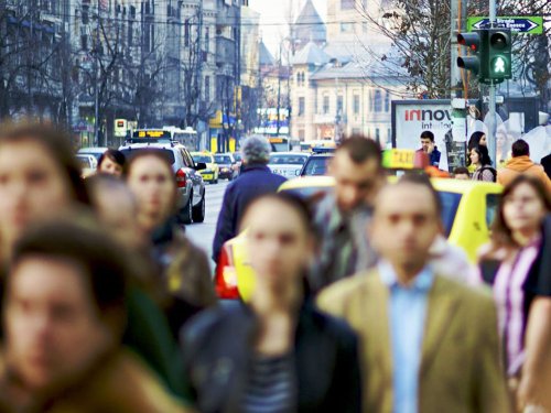Peste jumătate din tinerii români sunt dependenţi financiar de părinţi