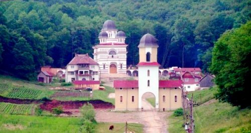 Centru pentru copii orfani la Mănăstirea Floreşti