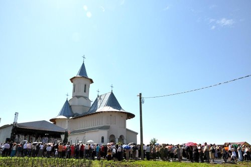 Biserica din satul Sfântul Ilie - Nou a primit veşmântul sfinţirii