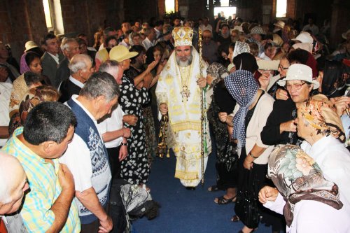 Prima liturghie arhierească în biserica Mănăstirii Calapodeşti