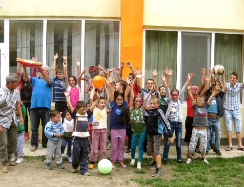 Tabără la mare pentru beneficiarii Asociaţiei Filantropia din Ocna Mureş