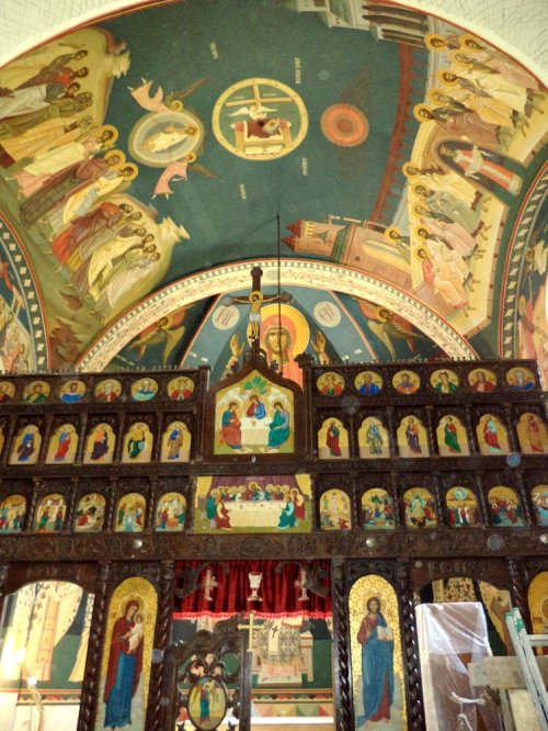 Biserică pictată după 450 de ani de la construcţie