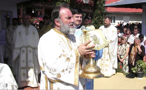Liturghie arhierească la Mănăstirea Berzunţi