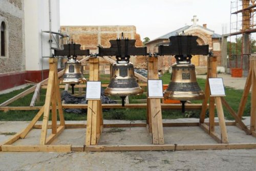 Trei clopote noi pentru Mănăstirea Comana
