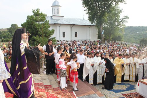 Sărbătoare la mănăstirile Adam şi Vladimireşti