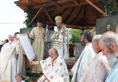 Mănăstirea Cârlomăneşti şi-a cinstit ocrotitorii
