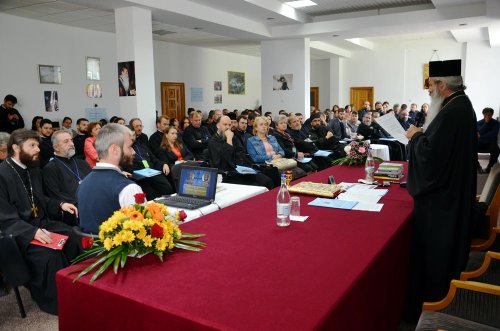 100 de preoţi, însoţiţi de preotese şi de copii, în conferinţă la Durău