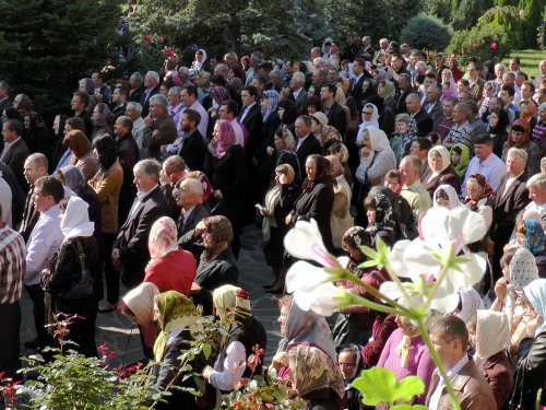 Liturghii arhiereşti în trei mănăstiri moldave