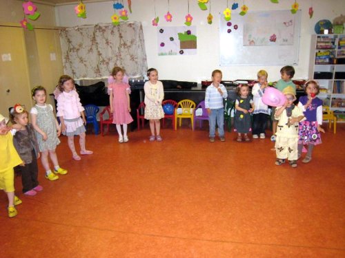 Un centru educativ pentru copiii români din Franţa
