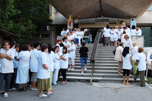 Medicii au început protestele