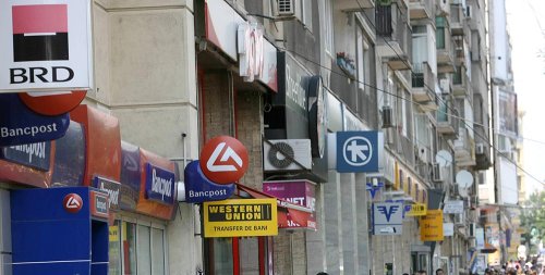 Românii pot denunţa clauzele abuzive ale băncilor