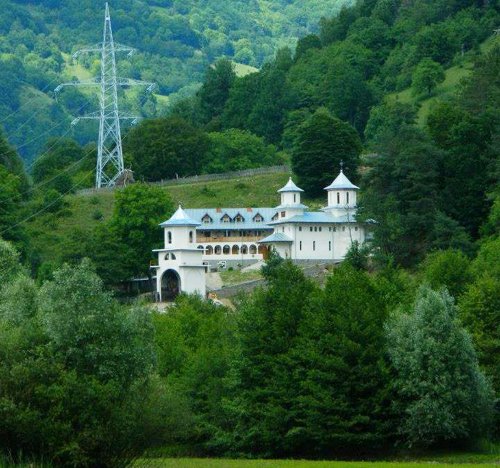 Târnosire de biserică la mănăstirea Boia din judeţul Vâlcea