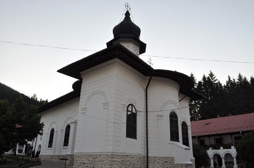 Hramul Sfinţilor Arhangheli Mihail şi Gavriil în Moldova