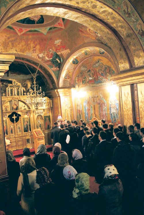 Moment de sărbătoare la capela Facultăţii de Teologie Ortodoxă „Dumitru Stăniloae“ din Iaşi