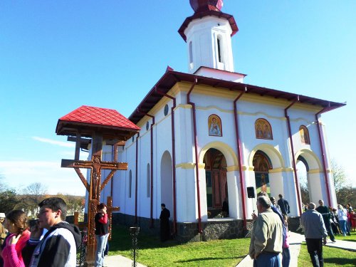 Biserica din Teleşti a fost resfinţită