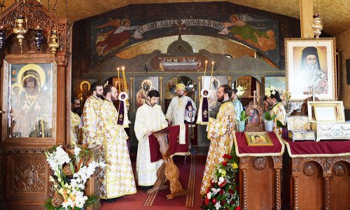 Sfântul Ierarh Nectarie prăznuit la Mănăstirea Izbuc