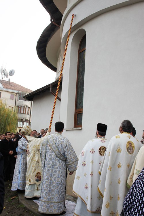 Sfinţirea bisericii din parohia brăileană Ianca II