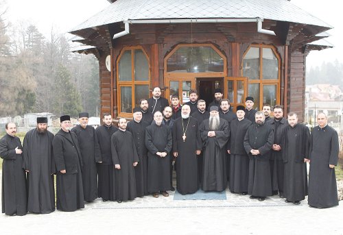 Cerc pastoral cu preoţii din Protoieria III Capitală la Mănăstirea Caraiman