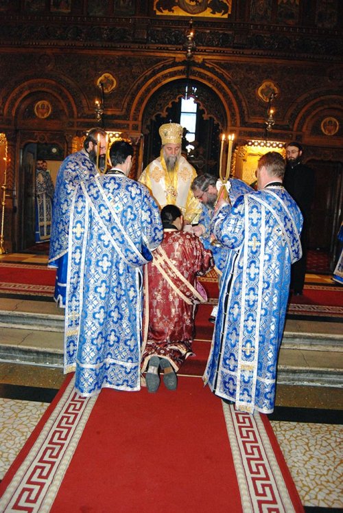 Liturghii arhiereşti în Mitropolia Olteniei