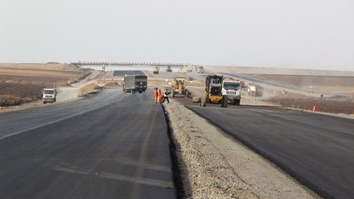 Lucrările la autostrada Iaşi – Târgu Mureş vor demara în 2015