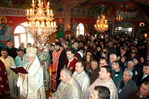 Resfinţirea bisericii Parohiei Cioceşti, Argeş
