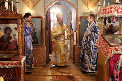 IPS Irineu a resfinţit pictura Bisericii „Sfântul Nicolae“