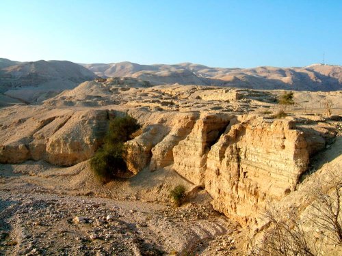 Esenienii de la Qumran: sectă iudaică sau precursori ai creştinismului?