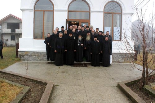 Bucurii duhovniceşti în parohia vâlceană Foleştii de Sus