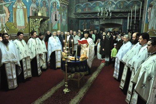 Priveghere în cinstea Sfinţilor Atanasie şi Chiril, la Mănăstirea Copou